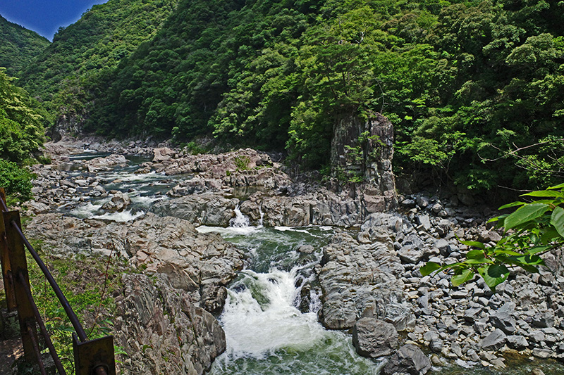 4.武庫川内の滝