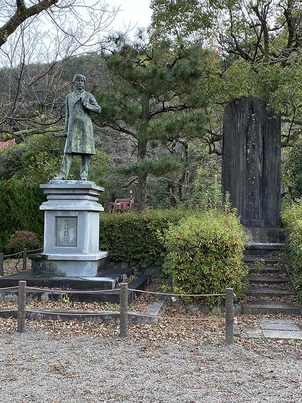 1.田辺朔郎博士の銅像