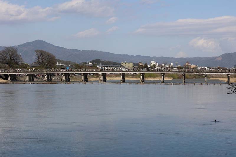 15.渡月橋と比叡山